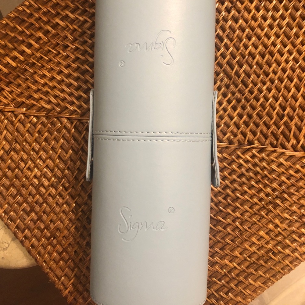 Sigma Beauty Large Brush Holder | w/ Double snaps